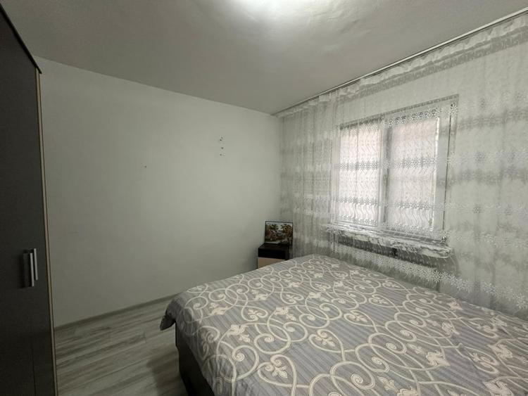 Apartament cu 2 camere semidecomandat, mobilat în Craiovița Nouă