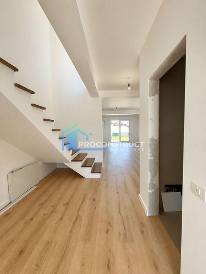 Duplex cu 4 camere cu Canalizare în Dumbrăvița
