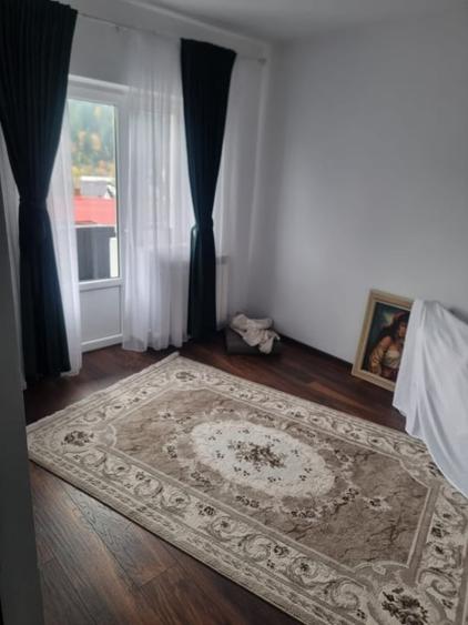 Apartament cu 3 camere decomandat, mobilat în Putna