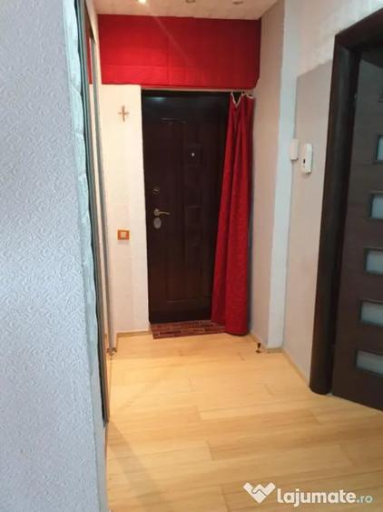 Apartament cu 3 camere decomandat în Zorilor