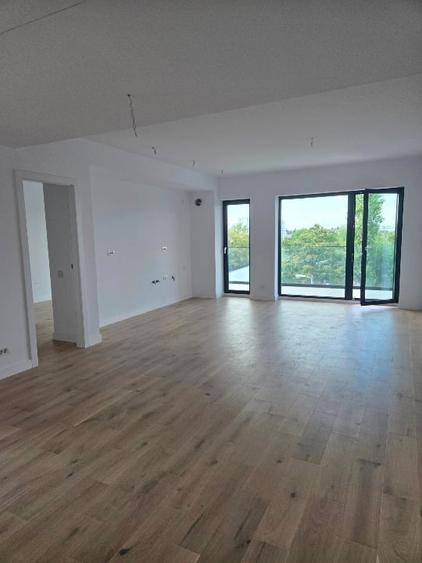 Apartament cu 3 camere semidecomandat în Străulești