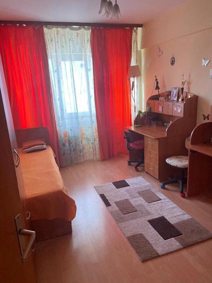 Apartament cu 2 camere decomandat în Victoriei