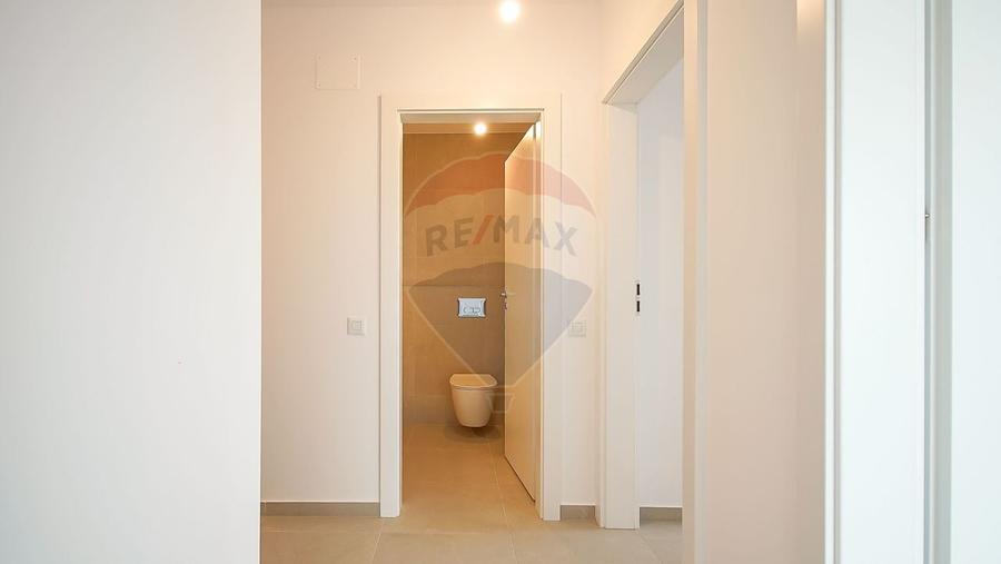 Apartament cu 2 camere decomandat în Tractorul