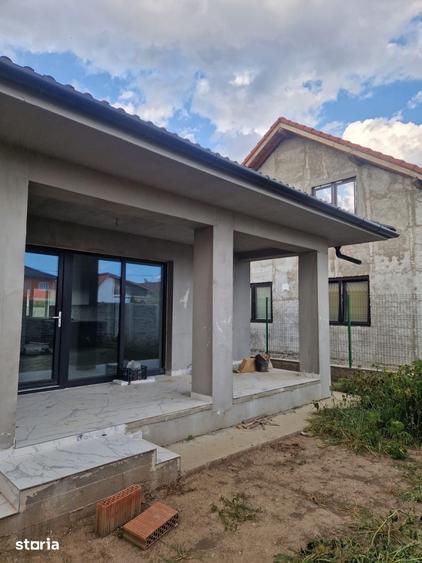 Casă cu 3 camere cu Teren 300 Mp în Cihei
