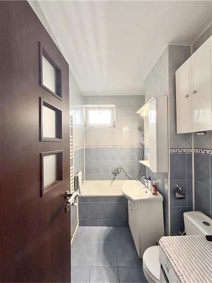 Apartament cu 3 camere semidecomandat, mobilat în Tractorul