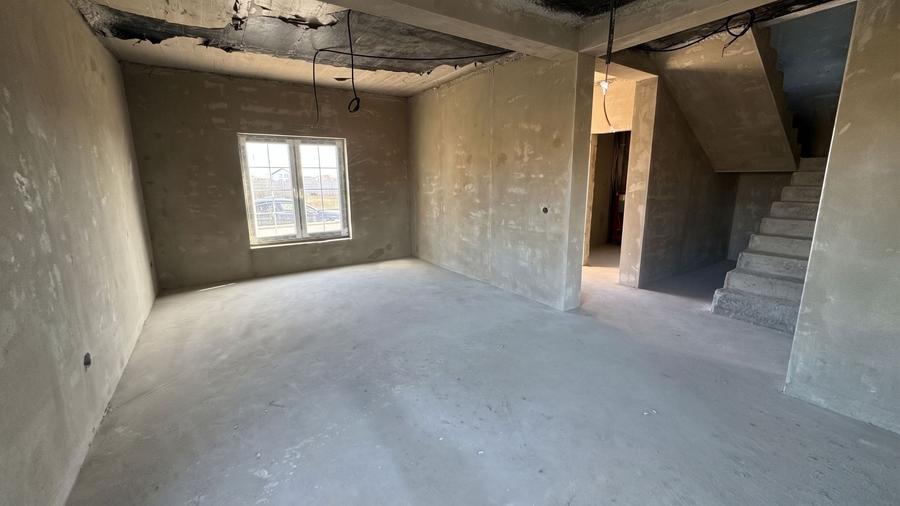 Duplex cu 4 camere cu Canalizare în Moșnița Nouă