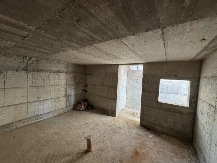 Casă cu Teren 2700 Mp în Livada (Petreștii de Jos)