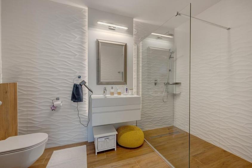 Casă cu 6 camere cu Teren 450 Mp în Băneasa