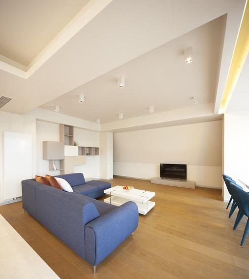 Apartament cu 3 camere decomandat, mobilat în Iancu Nicolae