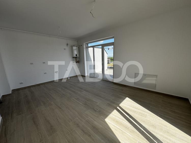 Penthouse cu 3 camere decomandat în Periferie