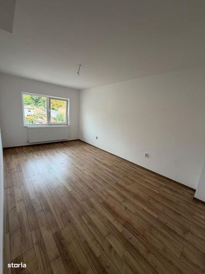 Casă cu 4 camere cu Teren 300 Mp în Central