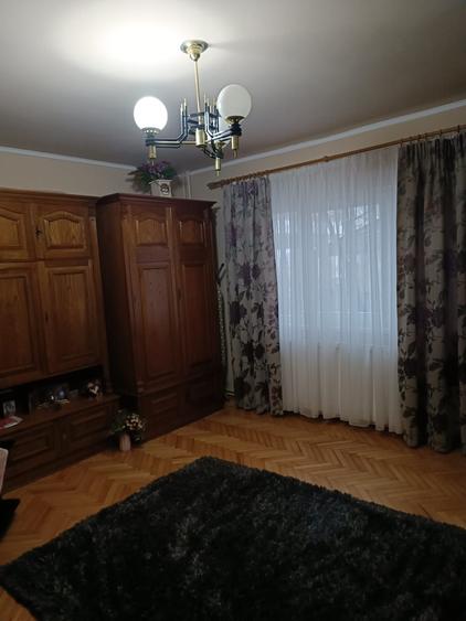 Apartament cu 3 camere decomandat în Dosu Bricii