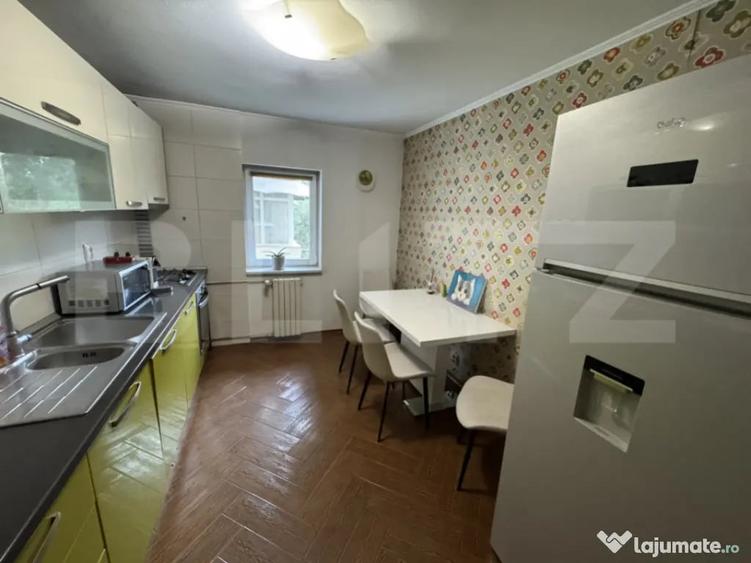 Apartament cu 4 camere decomandat, mobilat în Rovine