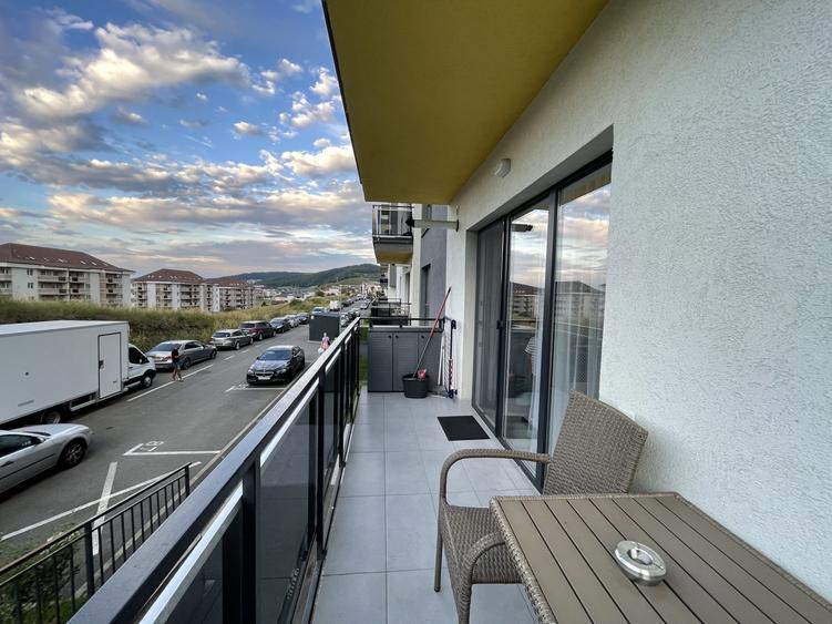 Apartament cu 2 camere semidecomandat, mobilat în Florești