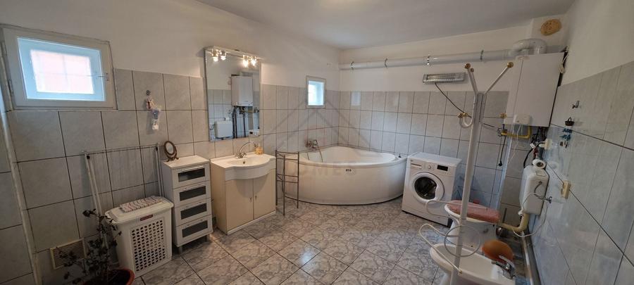Casă individuală cu 5 camere cu Canalizare în Mehala