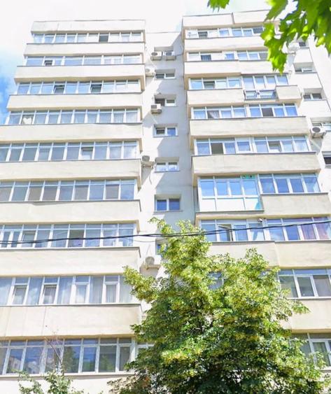 Apartament cu 3 camere semidecomandat în Dristor