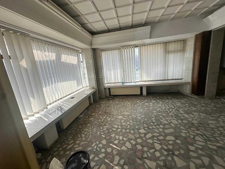 Spațiu comercial, de 200 mp, în Central