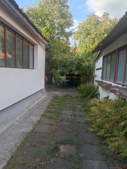 Casă individuală cu 2 camere cu Canalizare în Central