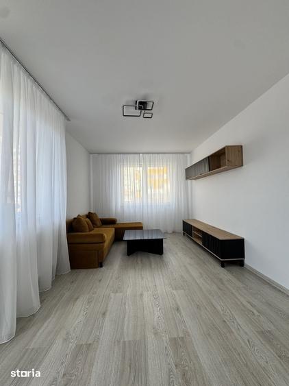 Apartament cu 3 camere în Tractorul