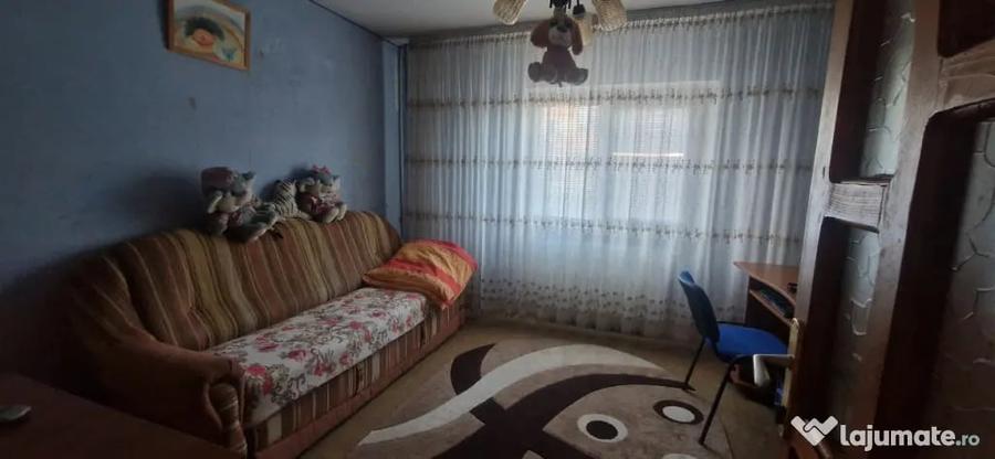 Apartament cu 3 camere decomandat în 1 Mai