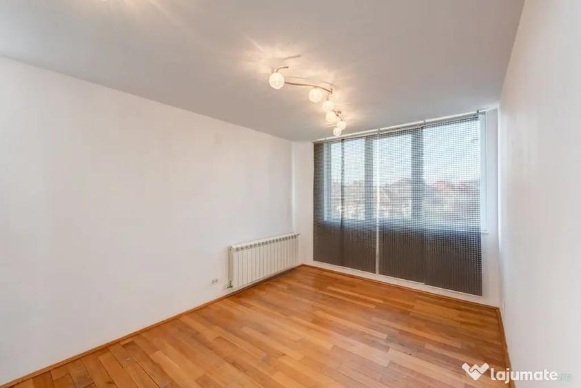 Apartament cu 3 camere decomandat în Drumul Sării
