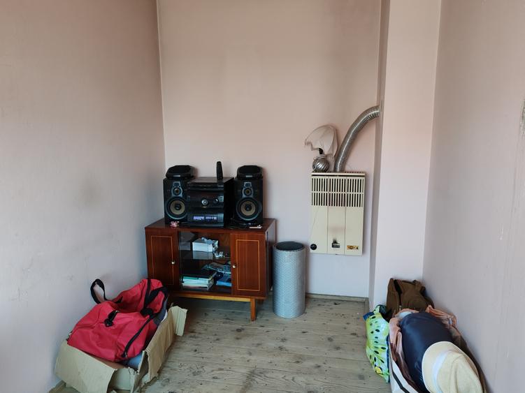 Casă cu 3 camere cu Canalizare în Central