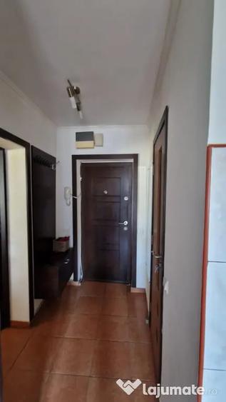 Apartament cu 3 camere semidecomandat în 13 Septembrie