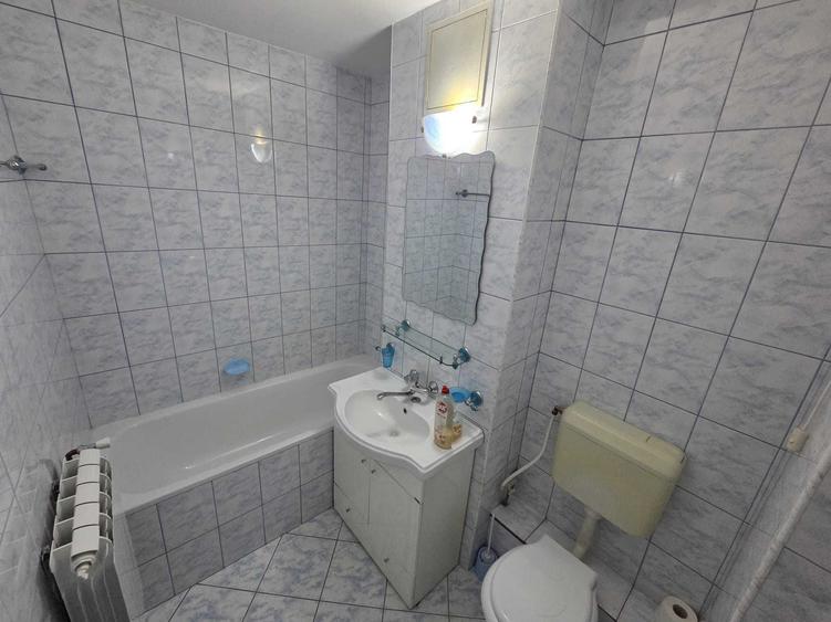 Apartament cu 2 camere semidecomandat în Energiei