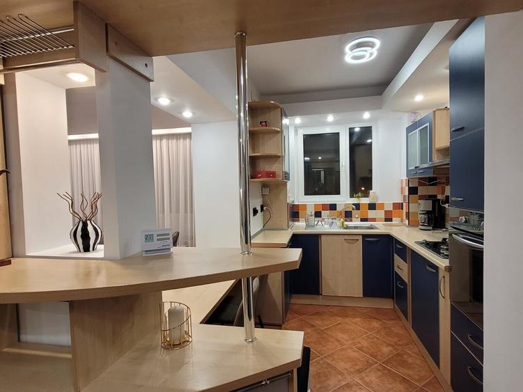 Apartament cu 3 camere semidecomandat în Pajura