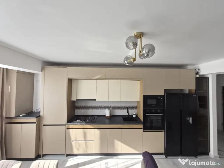 Apartament cu 3 camere decomandat, mobilat în Central