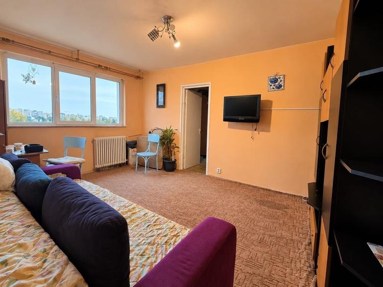 Apartament cu 2 camere semidecomandat, mobilat în Republicii