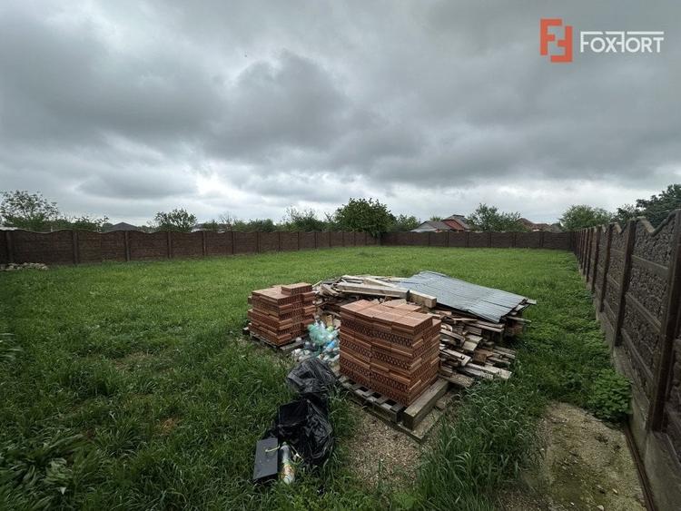 Casă individuală cu 10 camere cu Teren 1560 Mp în Bucovăț (Remetea Mare)