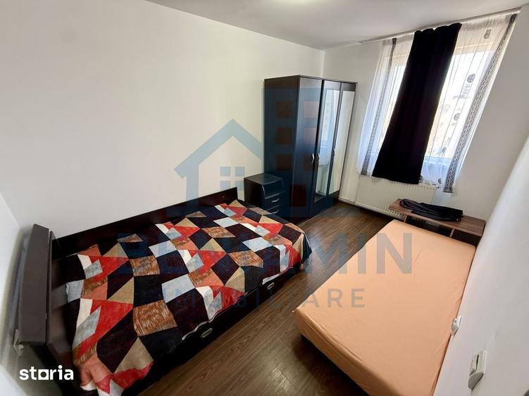 Apartament cu 3 camere decomandat în Craiovița Nouă