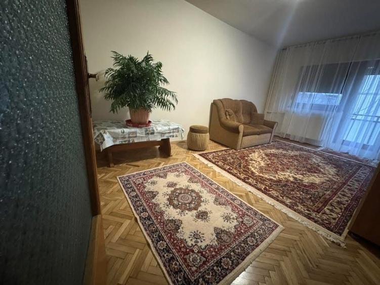 Apartament cu 2 camere semidecomandat în Intim