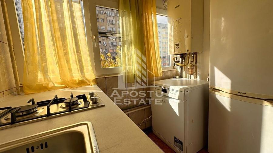 Apartament cu 3 camere semidecomandat, mobilat în Complex Studențesc