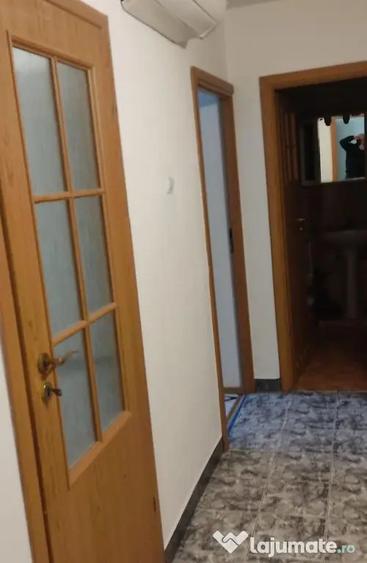 Apartament cu 2 camere decomandat în Piața Centrală