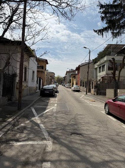 Casă individuală cu 5 camere cu Teren 216 Mp în Parcul Carol