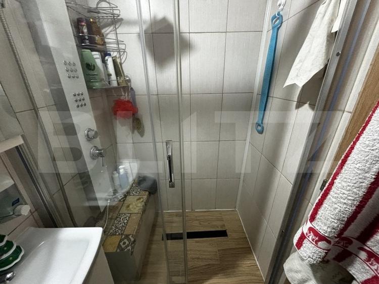 Apartament cu 3 camere semidecomandat, mobilat în Micro 14