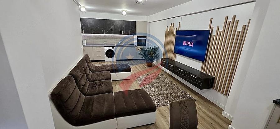 Apartament cu 3 camere semidecomandat în Central