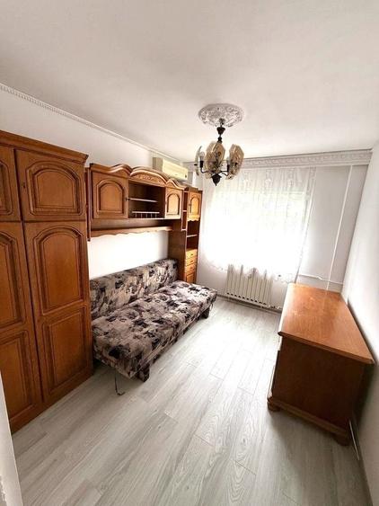 Apartament cu 3 camere decomandat în Dristor