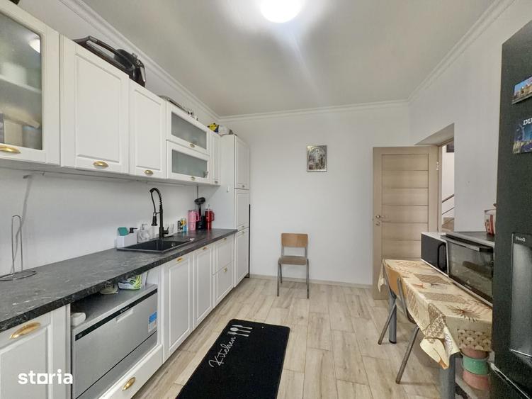 Casă cu 4 camere cu Teren 263 Mp în Sânmihaiu Român