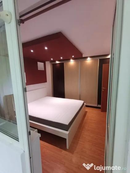Apartament cu 3 camere decomandat în Tei