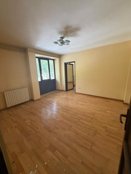Apartament cu 3 camere semidecomandat în Ultracentral