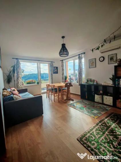 Apartament cu 4 camere decomandat în Baciu