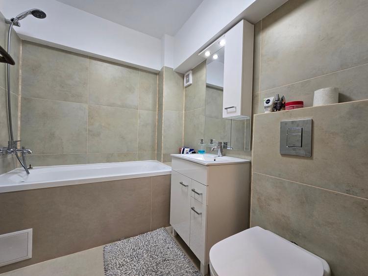 Apartament cu 3 camere decomandat în Olteniței