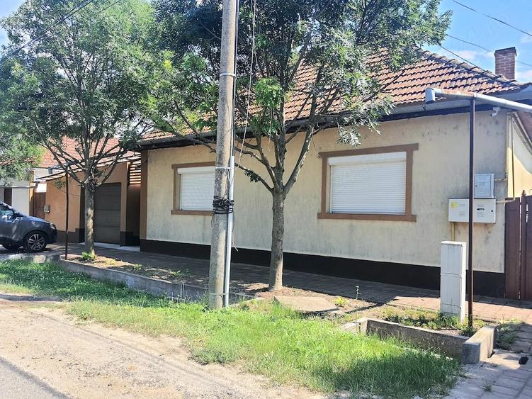Casă cu Teren 303 Mp în Central