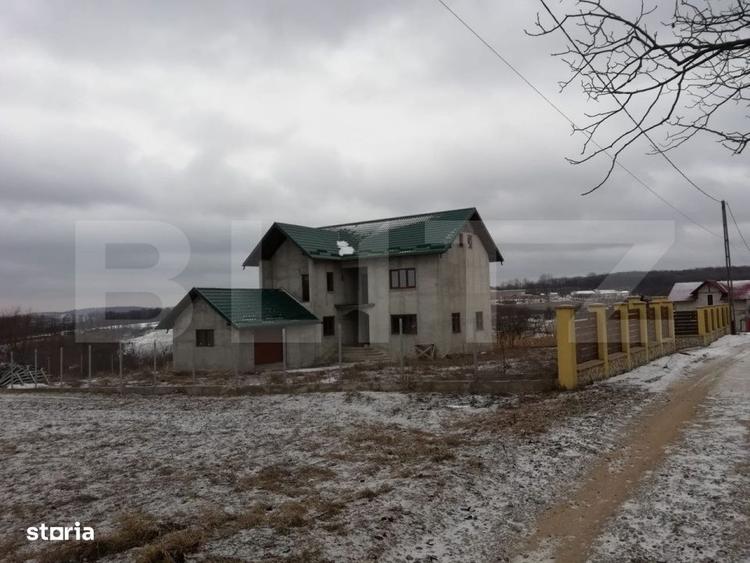 Casă cu 4 camere cu Teren 2500 Mp în Central