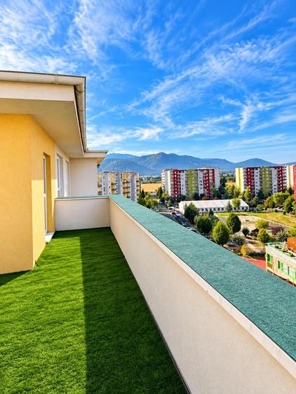 Penthouse cu 2 camere decomandat în Avantgarden