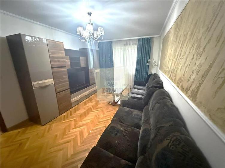 Apartament cu 3 camere decomandat, mobilat în Calea Dumbrăvii