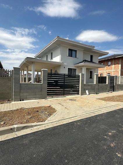 Casă cu 5 camere cu Teren 650 Mp în Giarmata